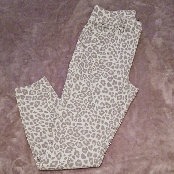 White House Black Market Pants - White House Black Market Leopard Print Skinny Ankle